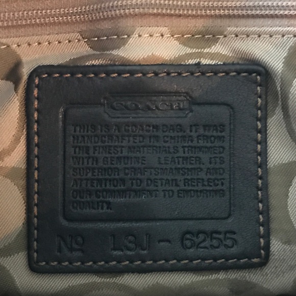 Fabric Coach Hand Bag -GUC- black classic style - Picture 6 of 7